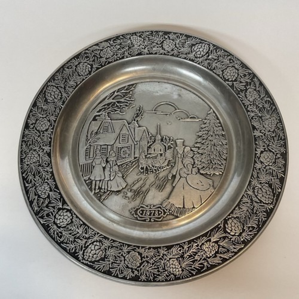 Vintage 78s Wilton RWP Silver Pewter Collectible Christmas Plate USA Holiday 10"